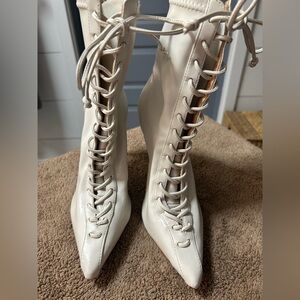 SCHUTZ TENNIE Vegan outer pearl pointed toe lace up booties. Size 7